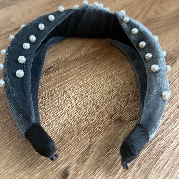Gray Pearl-Studded Headband Preppy Retro Velvet - Picture 6 of 7